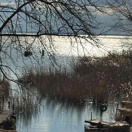Red Stone Palkoeve 200m A Balaton Parttol Kilatassal Kovagoors