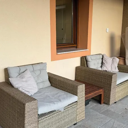 Red Stone Palkoeve 200m A Balaton Parttol Kilatassal Διαμέρισμα Kovagoors