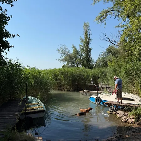 Red Stone Palkoeve 200m A Balaton Parttol Kilatassal Lejlighed